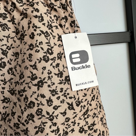 NWT Daytrip Woven Floral Jogger Buckle Spring Fashion Style Pants Sz Medium - Picture 9 of 12